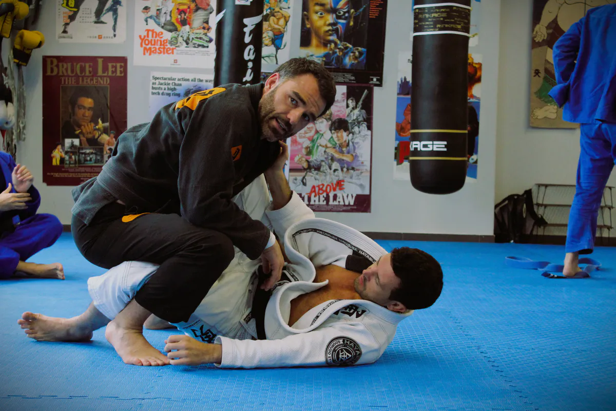 Gi Jiu-Jitsu training with black belt at Be Water Lisboa