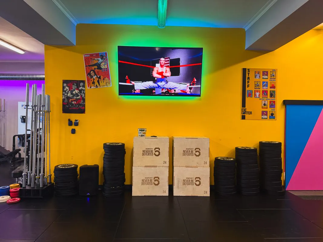 Be Water Lisboa space with strength equipment and martial arts references