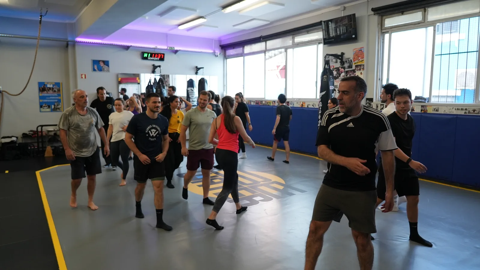 Dynamic warm-up at the start of BE FLEX class
