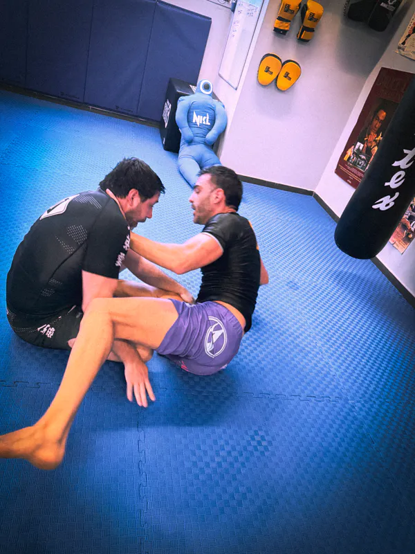 Treino de Jiu-Jitsu GI no Be Water