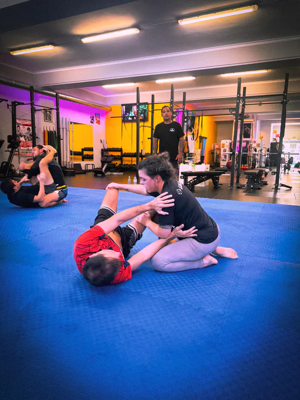 Técnica de guarda e passagem no tatame