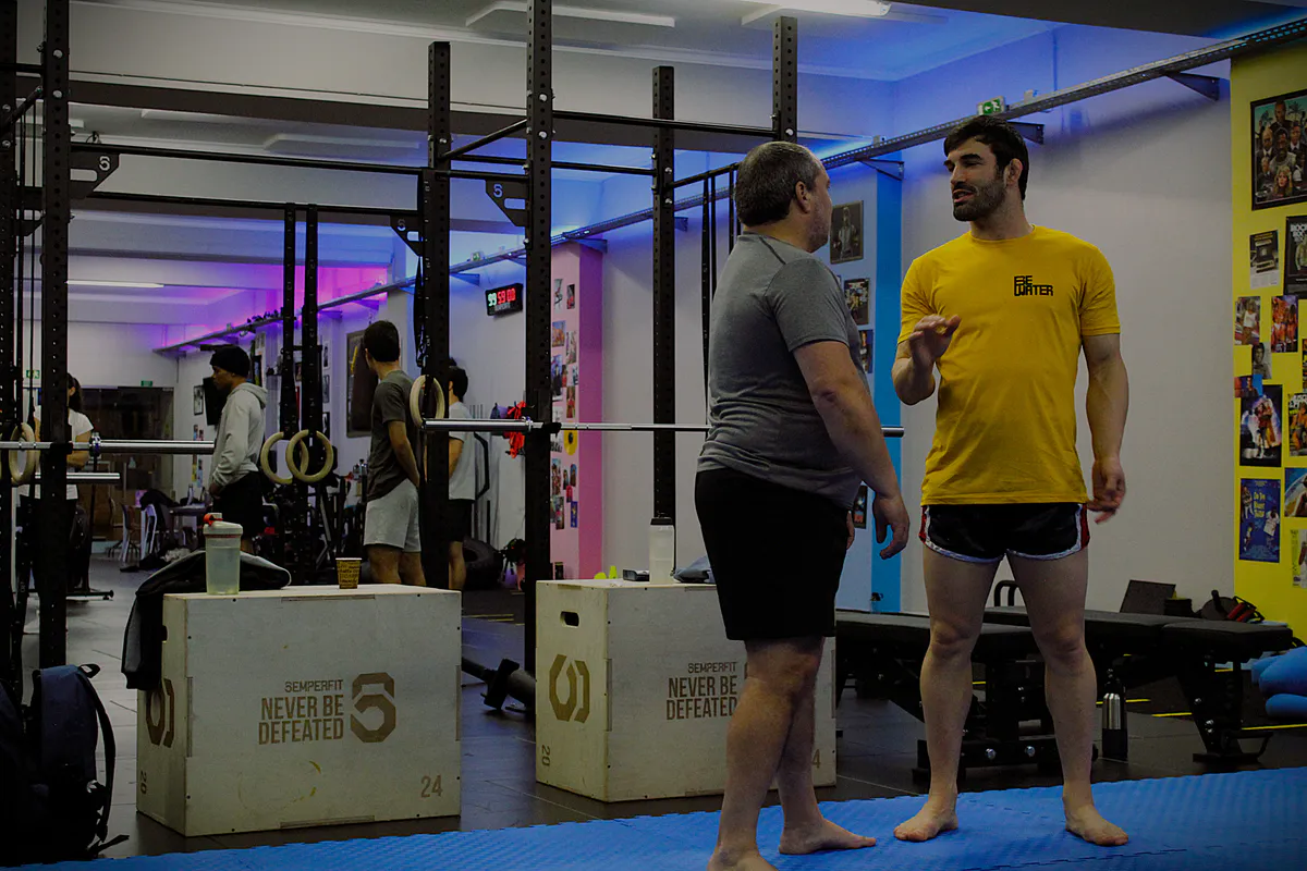 Aula de Muay Thai em grupo no Be Water